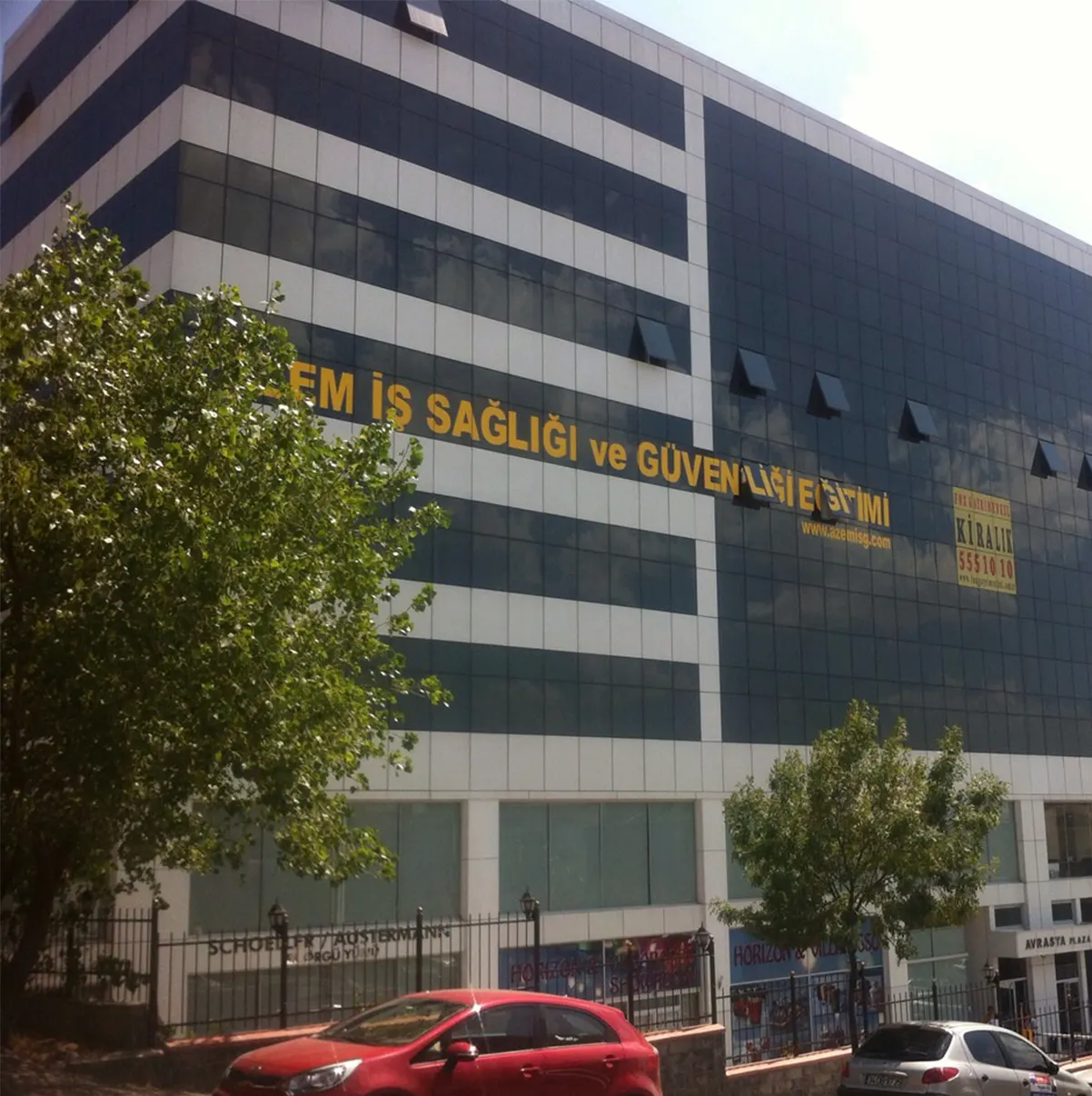 Avrasya Plaza Güneşli — cam giydirme cepheli iş merkezi